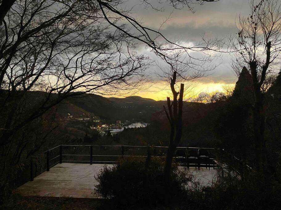 箱根の絶景を一望できる広々とした展望デッキ Bbqに最適な場所 芦ノ湖の全景を一望 花火鑑賞湖水