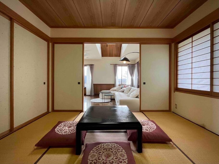 箱根の絶景を一望できる広々とした展望デッキ Bbqに最適な場所 芦ノ湖の全景を一望 花火鑑賞湖水 *