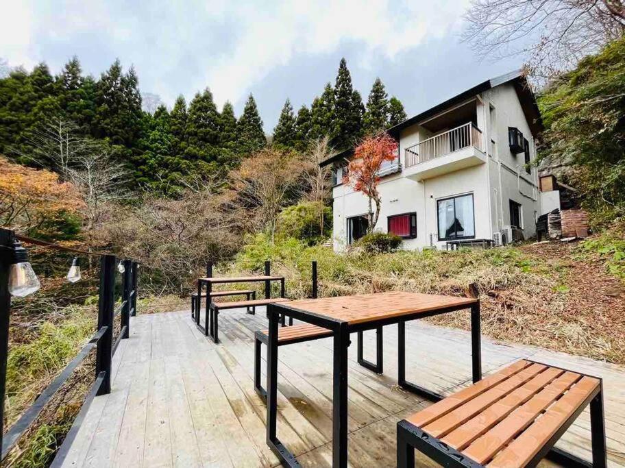 箱根の絶景を一望できる広々とした展望デッキ Bbqに最適な場所 芦ノ湖の全景を一望 花火鑑賞湖水 *